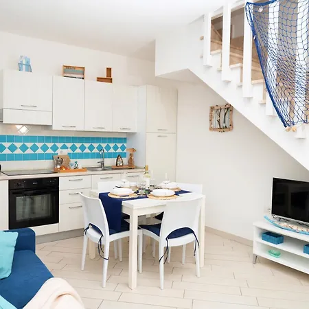 Dom wakacyjny Domo#14 - Villino Piscina, Giardino E Parcheggio